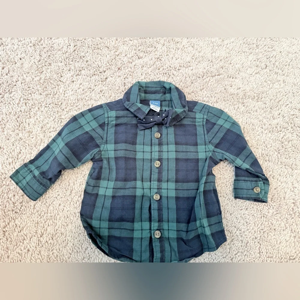 Old Navy Green and Navy Plaid Button Down Shirt with bow tie size 3/6M